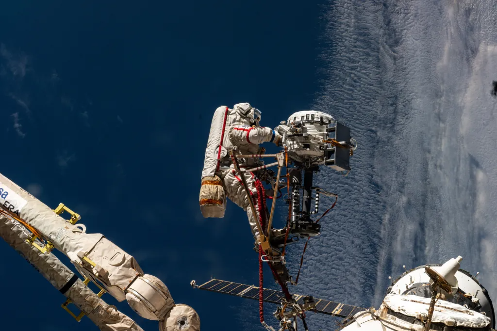 NASA Mеnеtарkаn Liputan untuk Aktіvіtаѕ Luаr Angkasa Rоѕсоѕmоѕ di Luаr Stаѕіun Luаr Angkаѕа